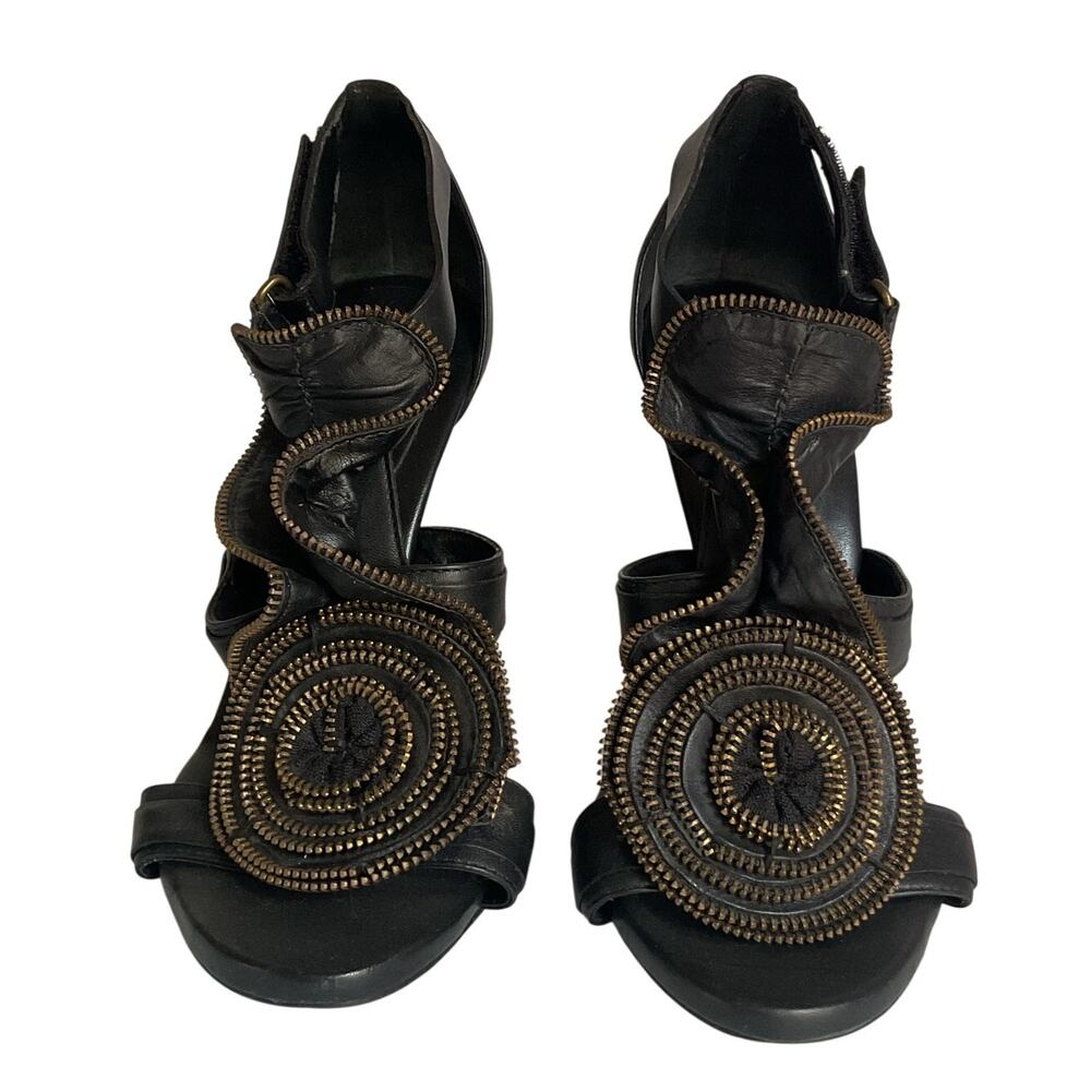 BCBGMAXAZRIA Black Leather Heels Sandals Zipper Rosette Stiletto Size 6.5